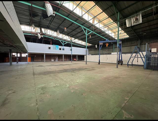 3,562M² WAREHOUSE TO LET IN INDUSTRIA WEST